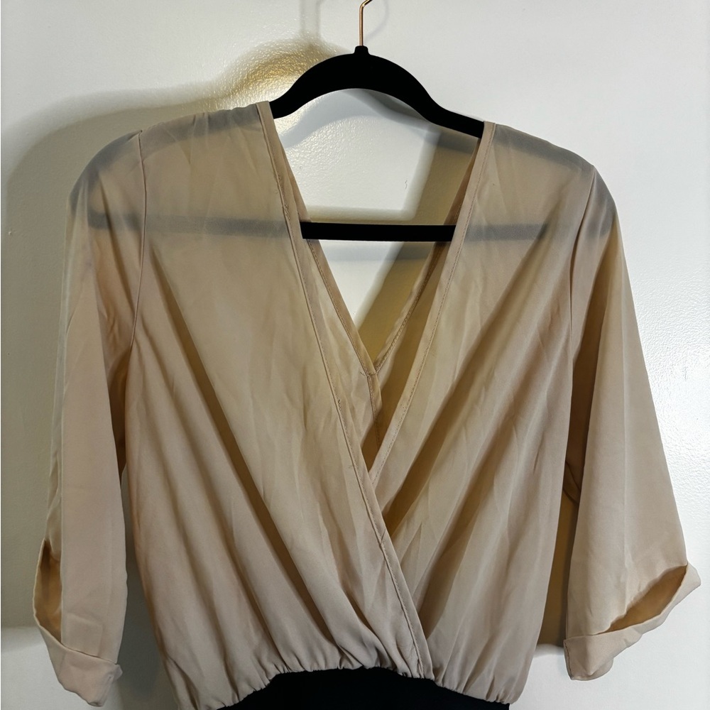 Chic Two-Tone V-Neck Romper - Picture 8 of 10